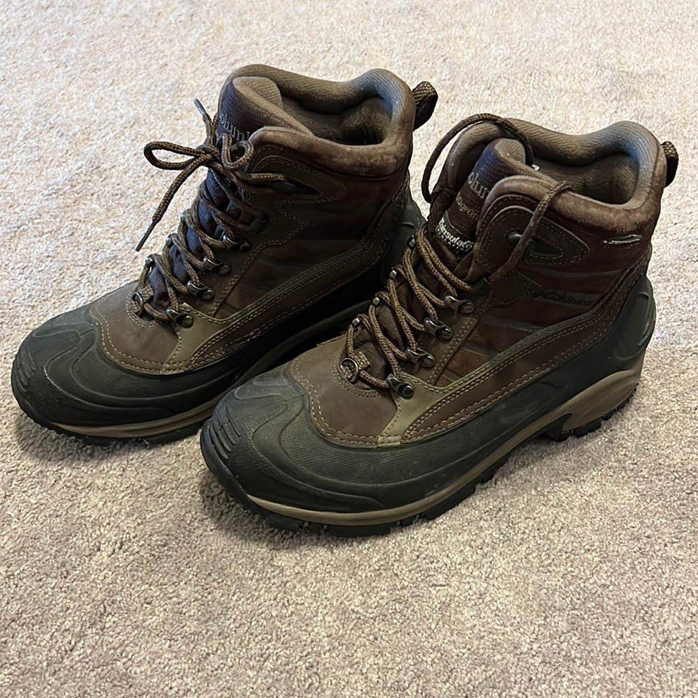 COLUMBIA - Men’s Thinsulate 200 Grams Boots- Size 9